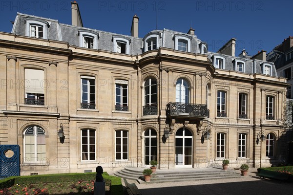 France, ile de france, paris 9e, 9 rue drouot, mairie du 9e arrondissement, hotel d'augny, facade sur jardin, hotel particulier,


Date : Ete 2012