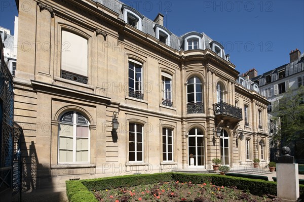 France, ile de france, paris 9e, 9 rue drouot, mairie du 9e arrondissement, hotel d'augny, facade sur jardin, hotel particulier,


Date : Ete 2012