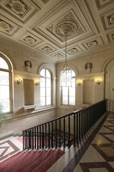 France, ile de france, paris 9e, 9 rue drouot, mairie du 9e arrondissement, hotel d'augny, grand escalier, detail plafond a caissons,


Date : Ete 2012