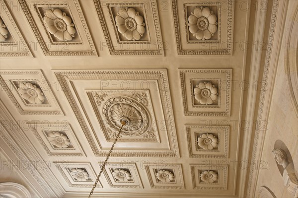 France, ile de france, paris 9e, 9 rue drouot, mairie du 9e arrondissement, hotel d'augny, grand escalier, detail plafond a caissons,


Date : Ete 2012