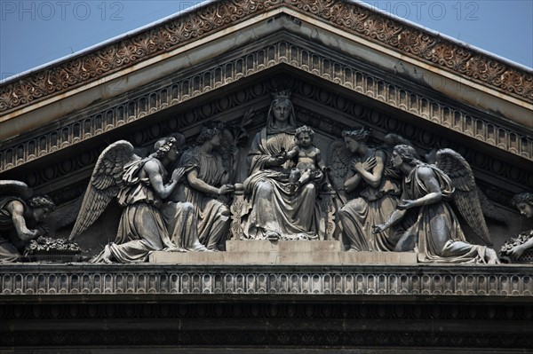 France, ile de france, paris 9e arrondissement, rue de chateaudun, eglise notre dame de lorette, detail du fronton,
Date : Ete 2012
