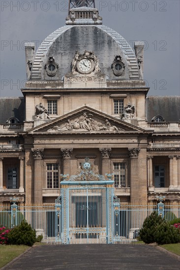France, Region Ile de France, Paris 7e arrondissement, Ecole Militaire, avenue de Lowendal, place de Fontenoy, facade sur jardin, grille,