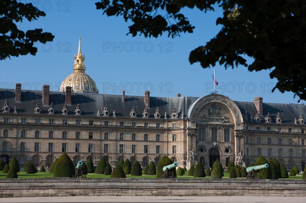 France, Region Ile de France, Paris 7e arrondissement, esplanade des Invalides, Pont Alexandre III, Hotel des Invalides, dome, armee,