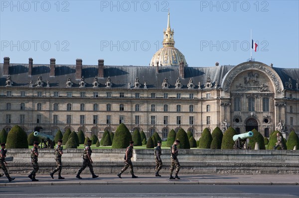 France, Region Ile de France, Paris 7e arrondissement, esplanade des Invalides, Pont Alexandre III, Hotel des Invalides, dome, armee,