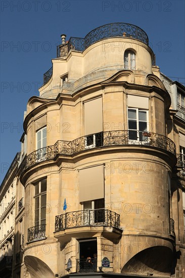 France, Region Ile de France, Paris 1er arrondissement, 43 rue Croix des Petits Champs, maison Jaucourt, facade galbee, rotonde, entre Banque de France et place des Victoires,