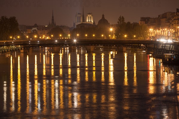 France, Region Ile de France, Paris 8e arrondissement, la Seine au niveau du Pont de la Concorde