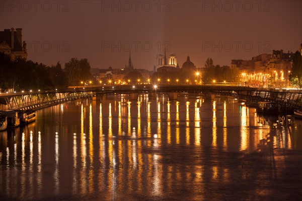 France, Region Ile de France, Paris 8e arrondissement, la Seine au niveau du Pont de la Concorde