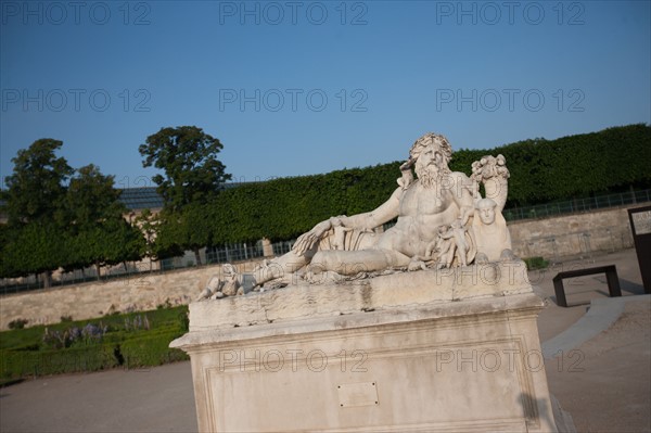 France, Region Ile de France, Paris, 1er arrondissement, jardin des Tuileries, bassin,