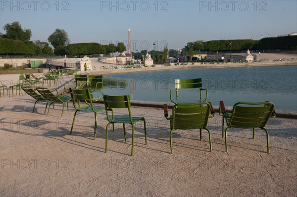 France, Region Ile de France, Paris, 1er arrondissement, jardin des Tuileries, bassin, chaise, fauteuil, mobilier, Fermob