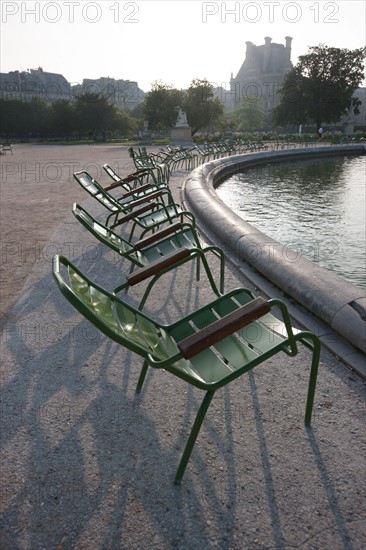 France, Region Ile de France, Paris, 1er arrondissement, jardin des Tuileries, bassin, chaise, fauteuil, mobilier, Fermob