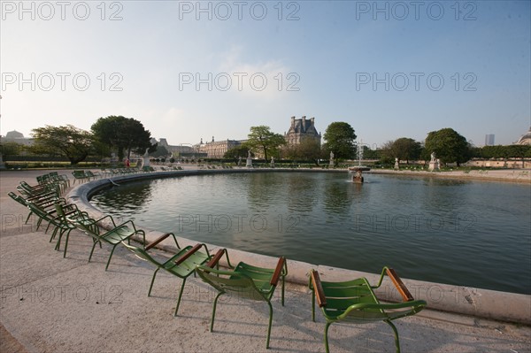 France, Region Ile de France, Paris, 1er arrondissement, jardin des Tuileries, bassin, chaise, fauteuil, mobilier, Fermob