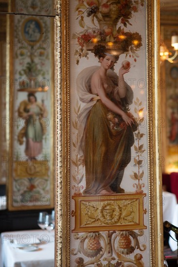 France, Region Ile de France, Paris, 1er arrondissement, Palais Royal, Galerie de Beaujolais, restaurant Le Grand Vefour, Guy Martin, decor, patrimoine,