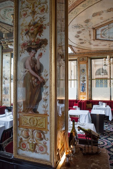 France, Region Ile de France, Paris, 1er arrondissement, Palais Royal, Galerie de Beaujolais, restaurant Le Grand Vefour, Guy Martin, decor, patrimoine,