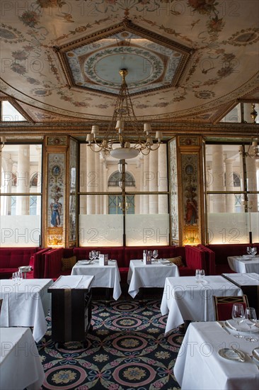 France, Region Ile de France, Paris, 1er arrondissement, Palais Royal, Galerie de Beaujolais, restaurant Le Grand Vefour, Guy Martin, decor, patrimoine,