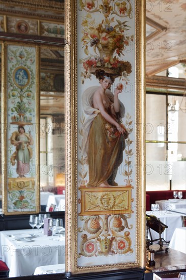 France, Region Ile de France, Paris, 1er arrondissement, Palais Royal, Galerie de Beaujolais, restaurant Le Grand Vefour, Guy Martin, decor, patrimoine,