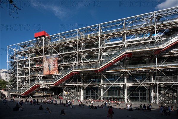 France, Region Ile de France, Paris 4e arrondissement, Beaubourg, piazza du Centre Georges Pompidou, architectes Renzo Piano et Richard Rogers,