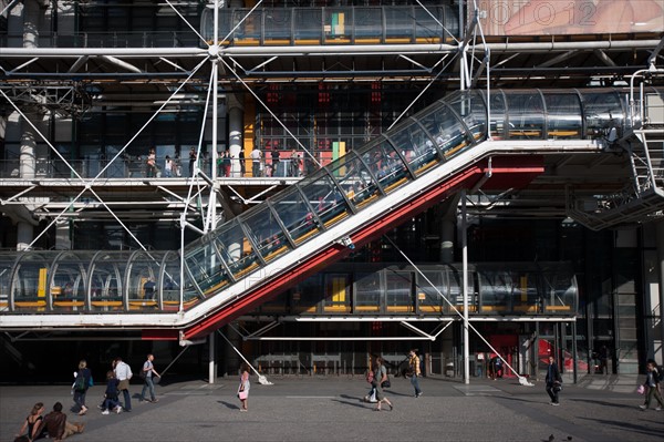 France, Region Ile de France, Paris 4e arrondissement, Beaubourg, piazza du Centre Georges Pompidou, architectes Renzo Piano et Richard Rogers,