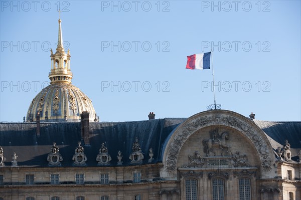 France, Region Ile de France, Paris 7e arrondissement, esplanade des Invalides, Hotel des Invalides, pelouses, musee de l'Armee,