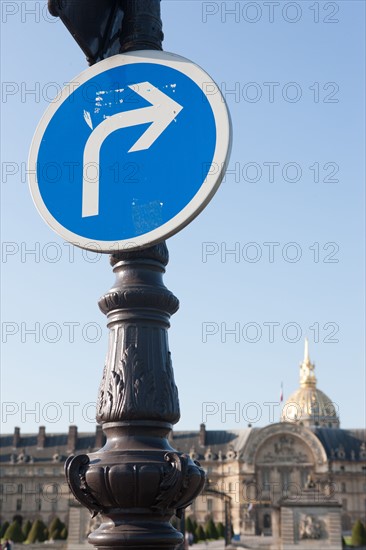 France, Region Ile de France, Paris 7e arrondissement, esplanade des Invalides, Hotel des Invalides, dome, herbe, pelouse,