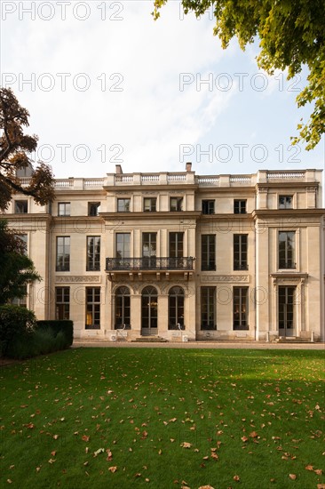 France, Region Ile de France, Paris 7e arrondissement, 54 rue de Bellechasse, Hotel de Rochechouart, ministere de l'Education Nationale, facade sur jardin,