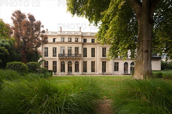 France, Region Ile de France, Paris 7e arrondissement, 54 rue de Bellechasse, Hotel de Rochechouart, ministere de l'Education Nationale, facade sur jardin,