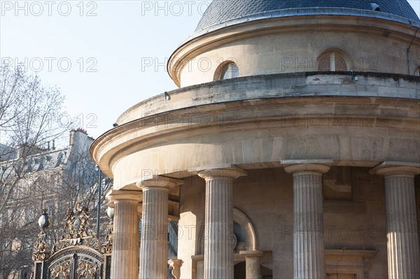 France, Region Ile de France, Paris 8e arrondissement, Parc Monceau, rotonde details, colonnade, fabriques,