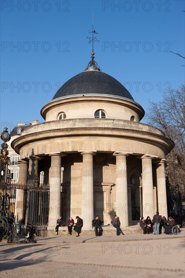 France, Region Ile de France, Paris 8e arrondissement, Parc Monceau, rotonde details, colonnade, fabriques,