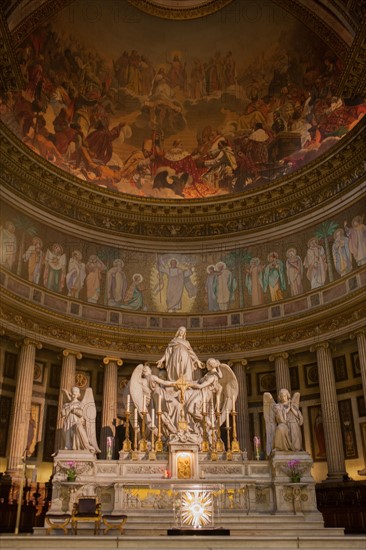 France, Region Ile de France, Paris 8e arrondissement, eglise de la Madeleine, interieur, choeur, voute en cul-de-four, peinture, fresque de Jules-Claude Ziegler, histoire de la Chretiente, autel