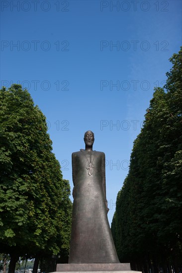 France, Region Ile de France, Paris 8e arrondissement, Cours la Reine, sculpture, statue, hommage au musicien Komitas et au genocide armenien de 1915, oeuvre du sculpteur David Erevantsi