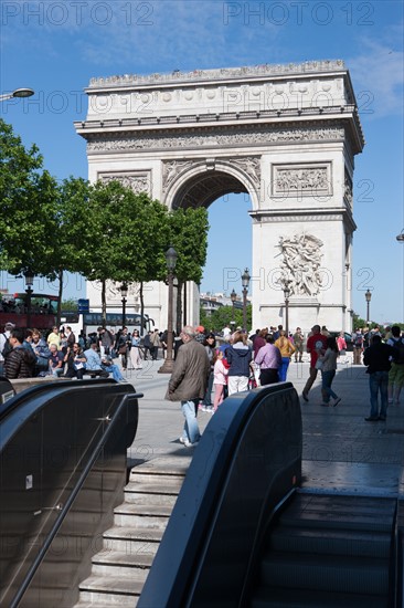 France, Region Ile de France, Paris 8e arrondissement, place charles de gaule place de l'Etoile, Arc de Triomphe, touristes,