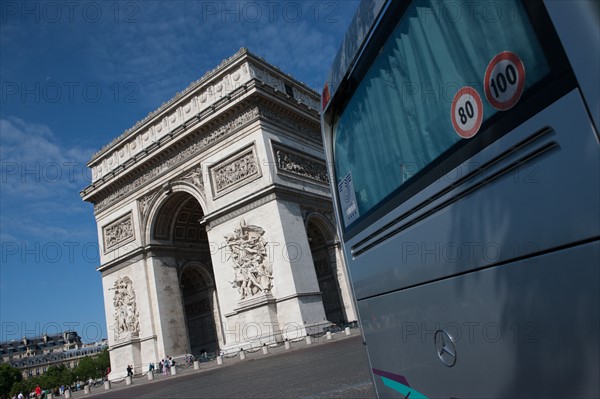 France, Region Ile de France, Paris 8e arrondissement, place charles de gaule place de l'Etoile, Arc de Triomphe, touristes,