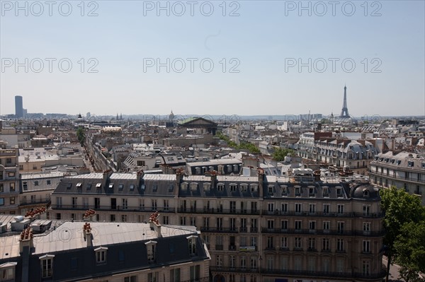 France, Region Ile de France, Paris 18e arrondissement, panorama avec la Tour Eiffel, depuis la terrasse du Printemps, restaurant Deli-Cieux,
