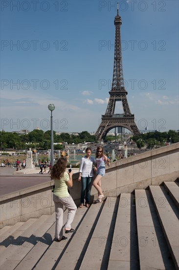 France, Region Ile de France, Paris 16e arrondissement, jardins du Trocadero, bassins et fontaine, baigneurs, canicule,