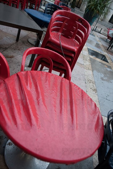 France, Region Ile de France, Paris 16e arrondissement, avenue du President Wilson, Palais de Tokyo, fermeture, terrasse non installee, matin,