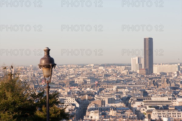 France, Region Ile de France, Paris 18e arrondissement, Montmartre, vue sur les toits, Tour Montparnasse,