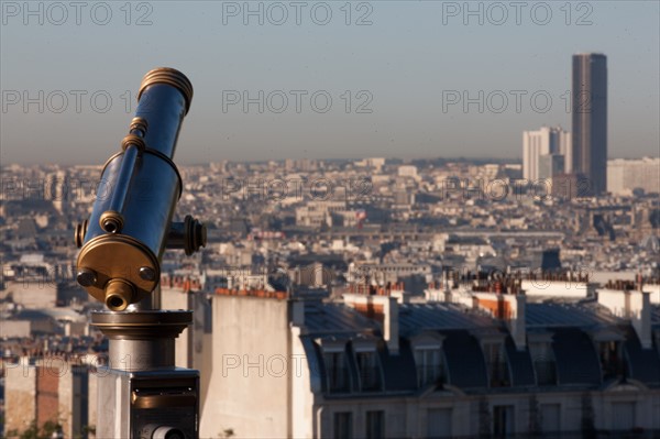 France, Region Ile de France, Paris 18e arrondissement, Montmartre, vue sur les toits, Tour Montparnasse,