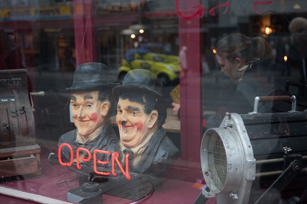 Allemagne, Germany, Berlin, Scheunenviertel, quartier des Granges, vitrine, boutique, laurel et hardy, cinema,