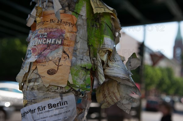 Allemagne (Germany), Berlin, Prenzlauer Berg, sous les voies du S-Bahn, arches, palimpseste, papiers colles,