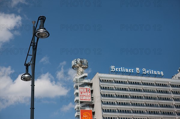 Allemagne (Germany), Berlin, Alexanderplatz, immeuble du journal, Berliner zeitung,