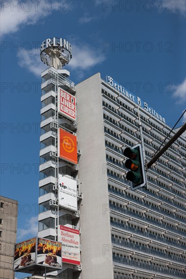 Allemagne (Germany), Berlin, Alexanderplatz, immeuble du journal, Berliner zeitung,