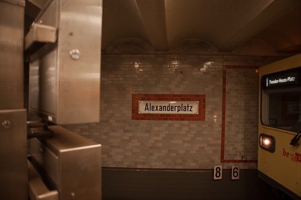 Allemagne (Germany), Berlin, Alexanderplatz, station de metro, S-Bahn, train, metro, transport en commun,