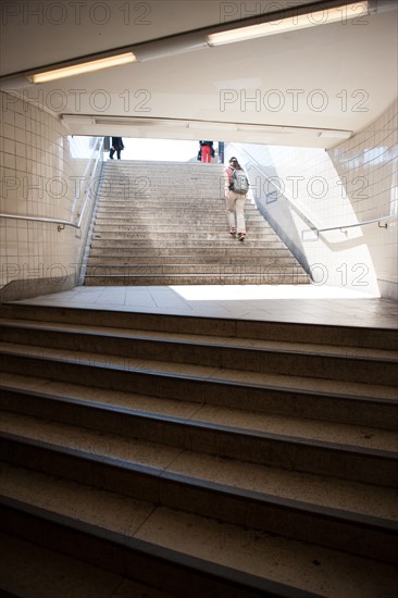 Allemagne (Germany), Berlin, Alexanderplatz, sortie du metro, escaliers,
