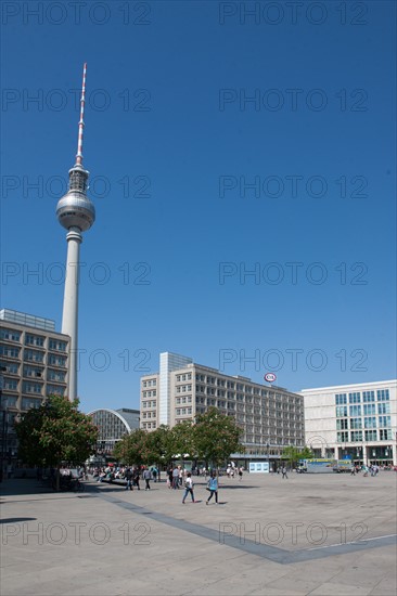 Allemagne (Germany), Berlin, Alexanderplatz, Tour Fernsehturm, tour de television de Berlin Est,