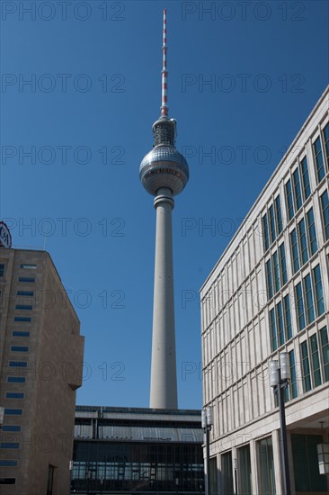 Allemagne (Germany), Berlin, Alexanderplatz, Tour Fernsehturm, tour de television de Berlin Est,