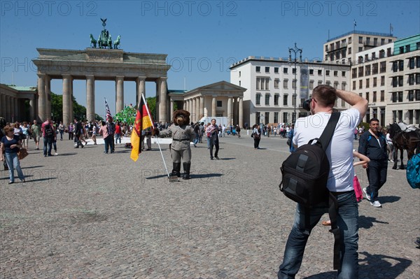 Allemagne (Germany), Berlin, Porte de Brandebourg, au bout de la Friederichstrasse, ostalgie, tourisme nostalgique de l'Allemagne de l'Est,