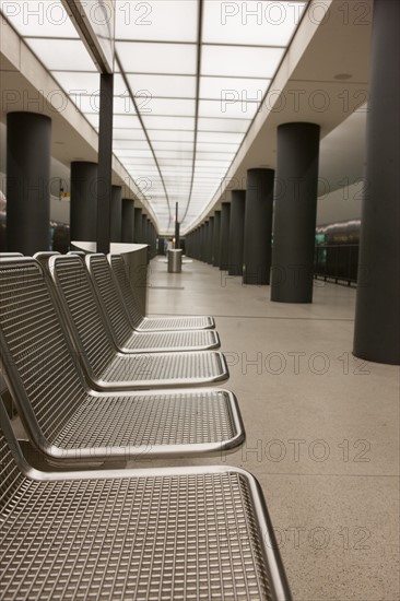 Allemagne (Germany), Berlin, Porte de Brandebourg, Friederichstrasse, station de metro, U-Bahn, escalator,