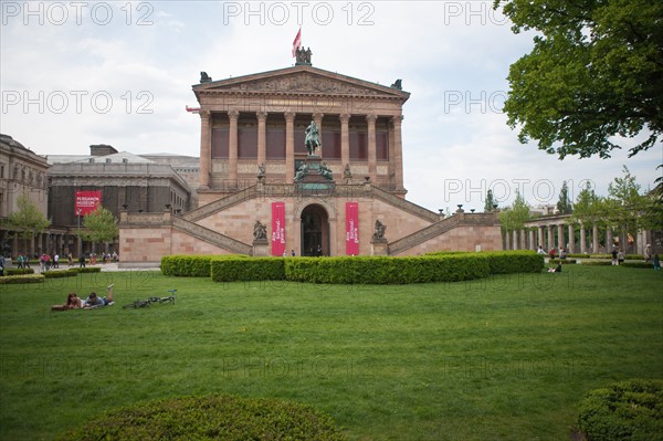 Allemagne (Germany), Berlin, Museuminsell (Ile aux Musees), Alte Nationalgalerie, Musee des Beaux-Arts, colonnade