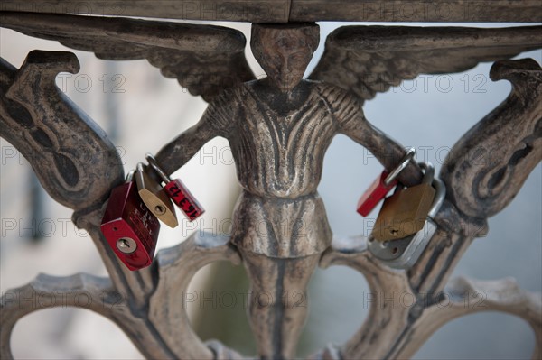 Allemagne (Germany), Berlin, Museuminsell (Ile aux Musees), pont avec cadenas,