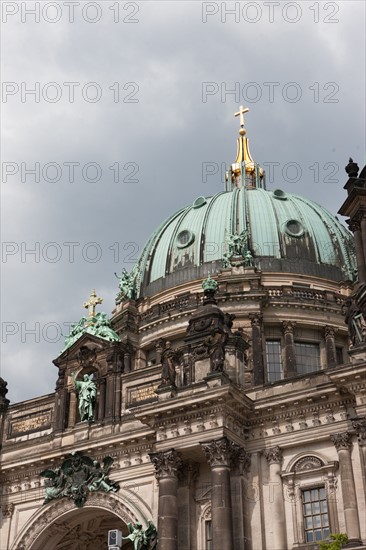 Allemagne (Germany), Berlin, Museuminsell (Ile aux Musees), Altes Museum, Berliner Dom, eglise, dome, coupole