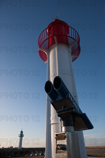 France, region Basse Normandie, Calvados, Cote fleurie, Trouville-sur-Mer, plage, jetee, estacade, phare, mer